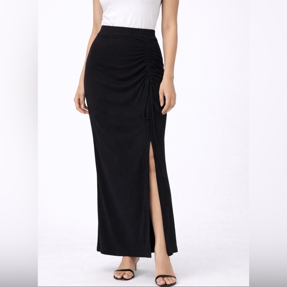 Lulus Black Ruched women’s size XS Maxi Skirt (A348)✨